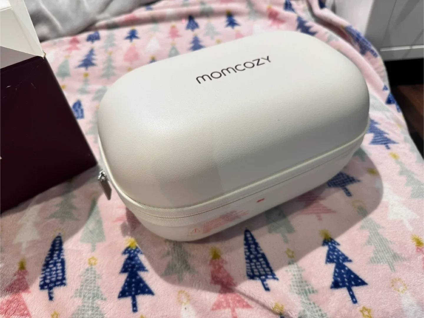 Momcozy M5 Wearable Breast Pump - Like New! image indicator(4)