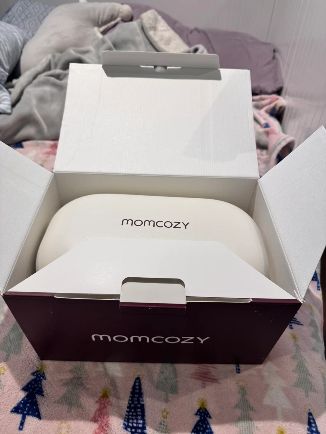 Momcozy M5 Wearable Breast Pump - Like New!