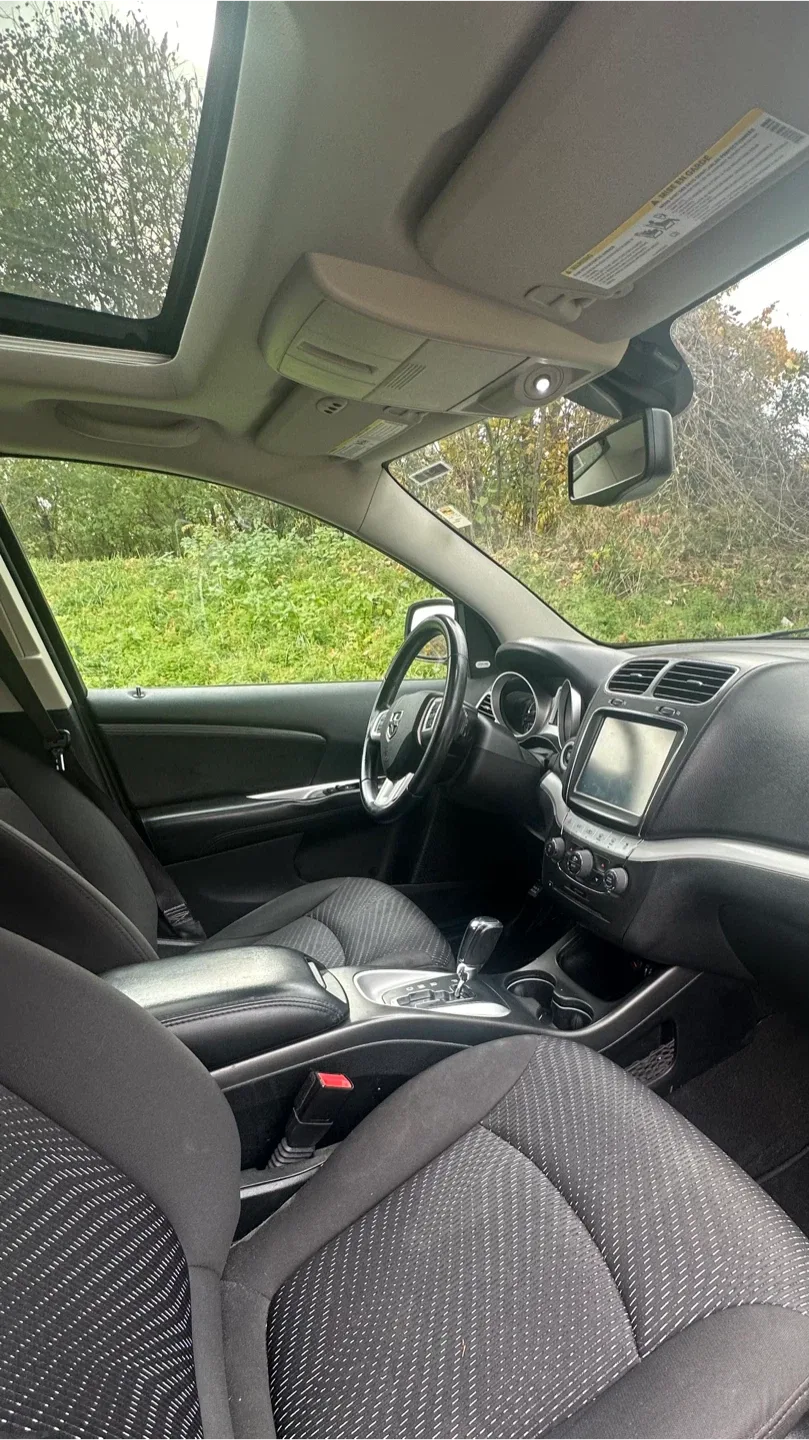 Dodge Journey SUV image indicator(3)