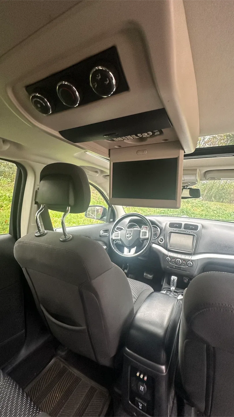 Dodge Journey SUV image indicator(5)