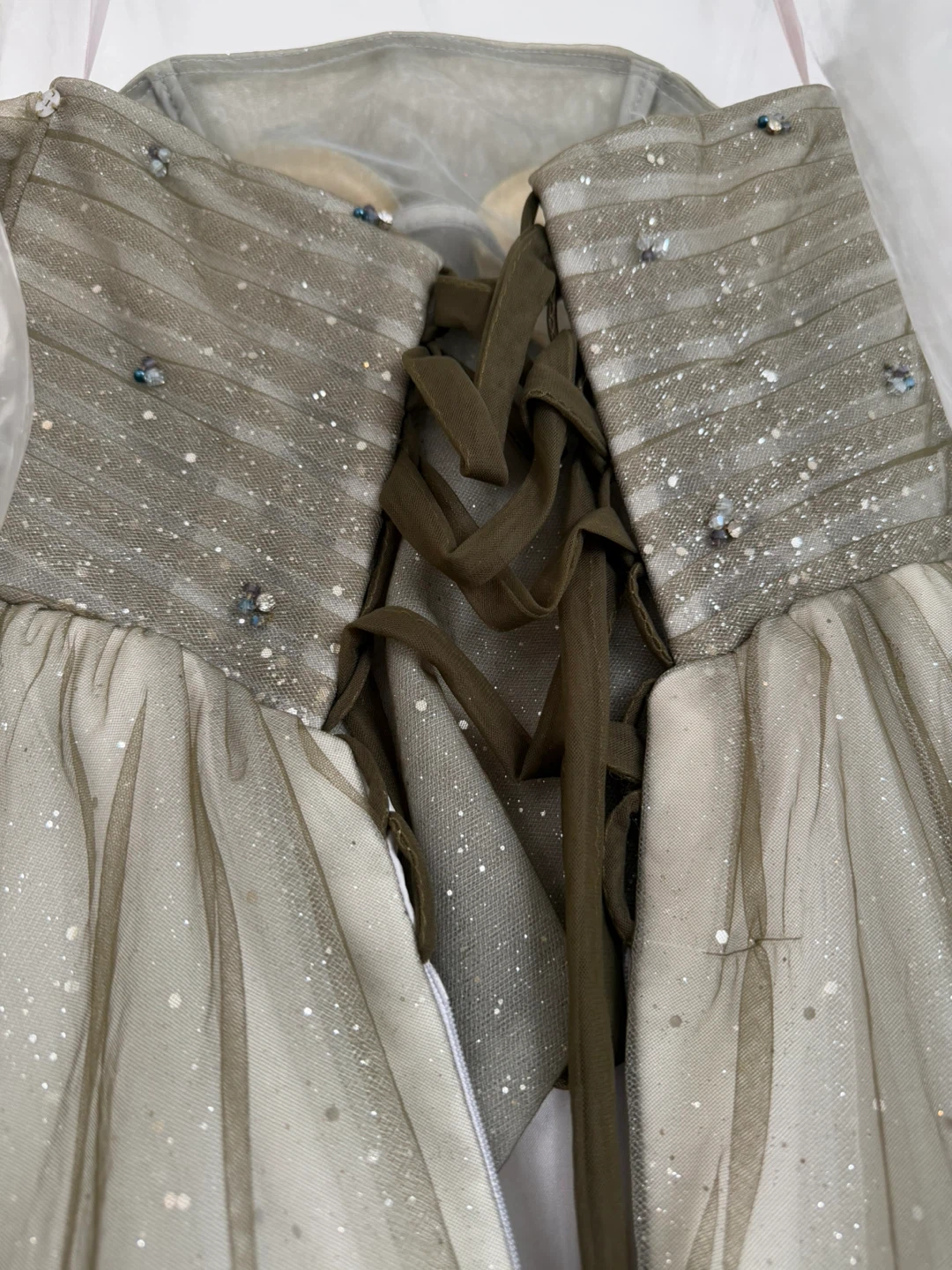 Elegant Grey Tulle Evening Dress - photo 3