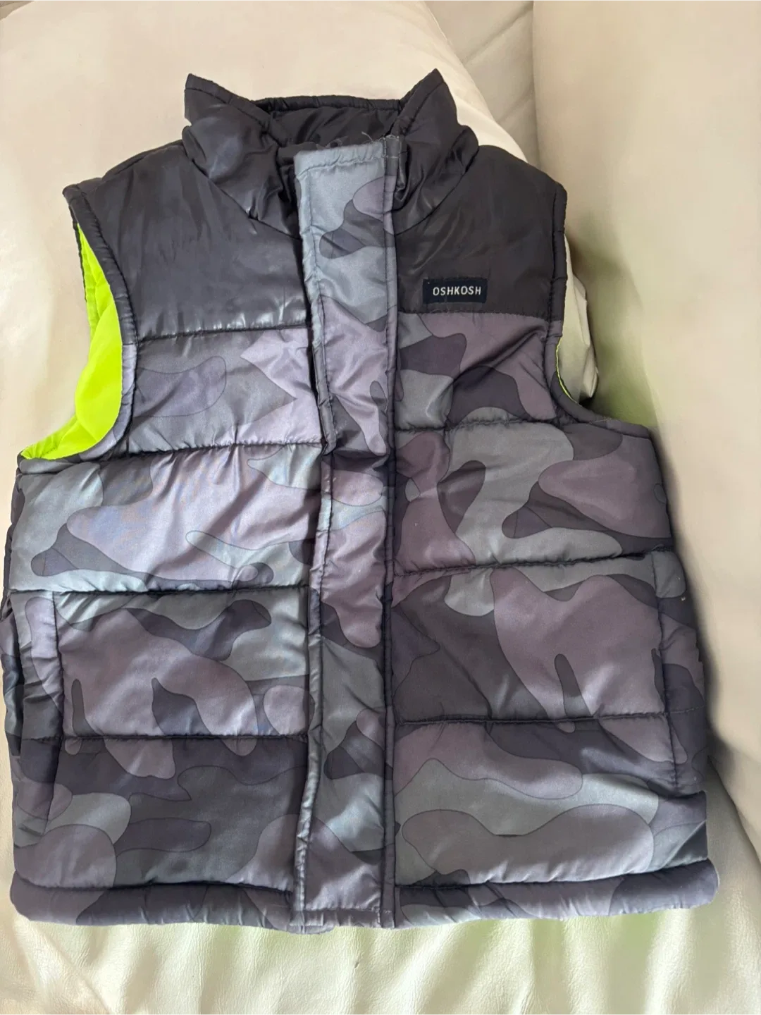 OshKosh B'gosh Camo Puffer Vest - Size 4🥕