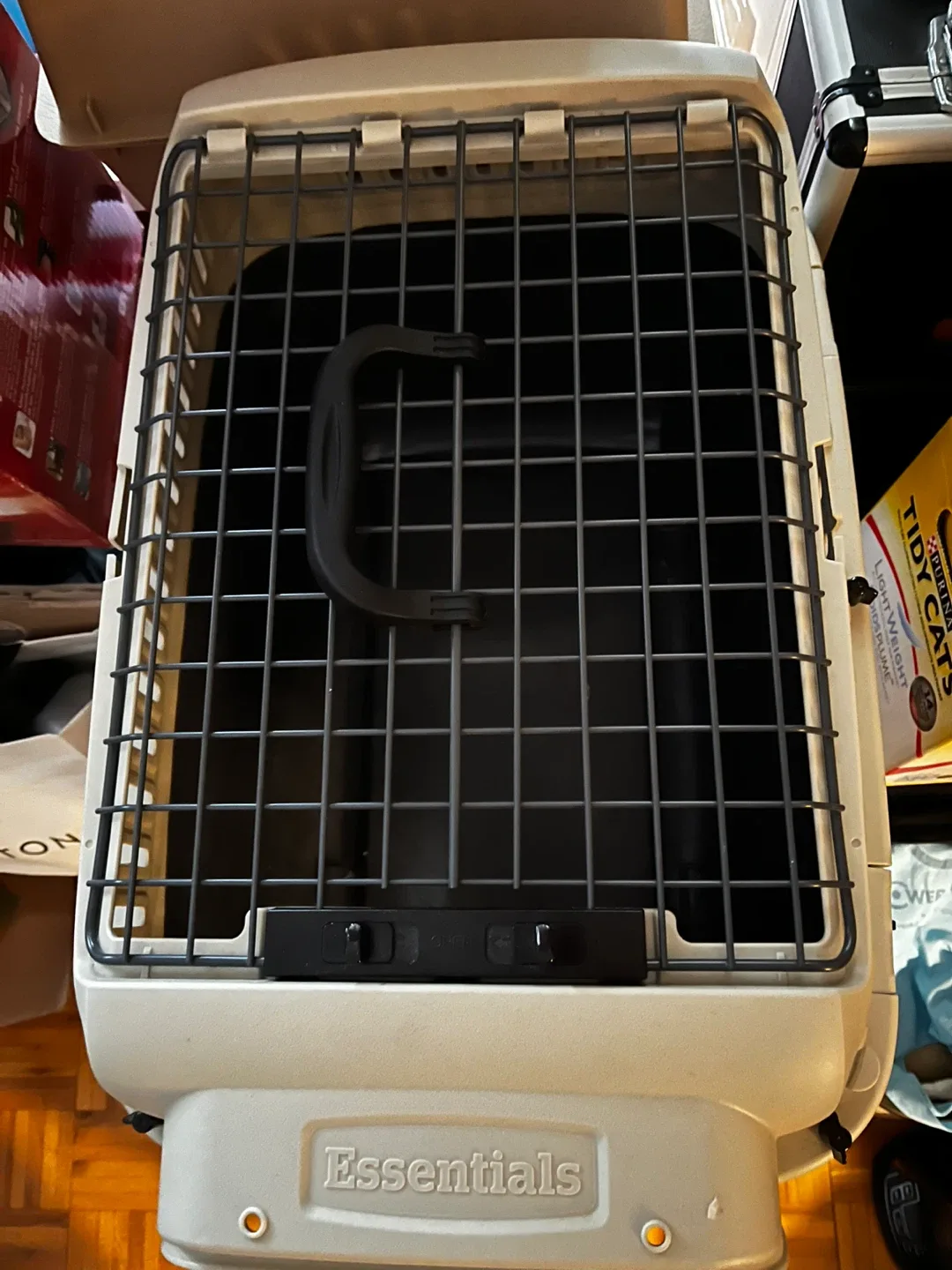 Essentials Pet Carrier (20”) image indicator(3)