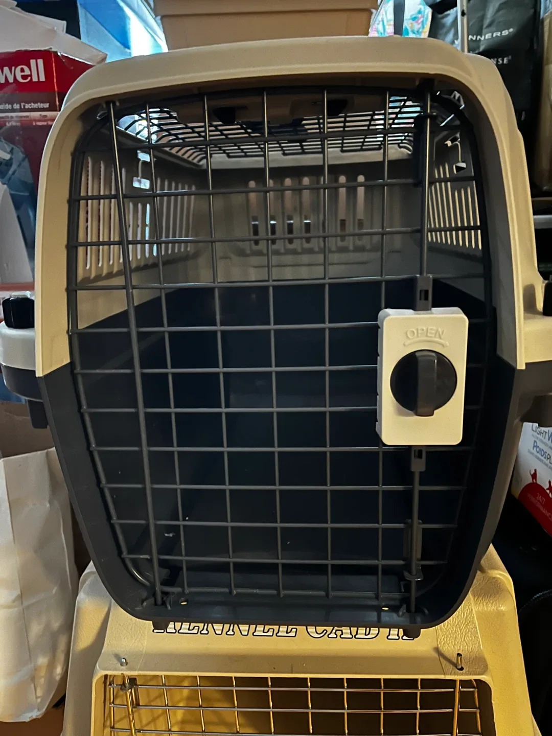Essentials Pet Carrier (20”) image indicator(2)