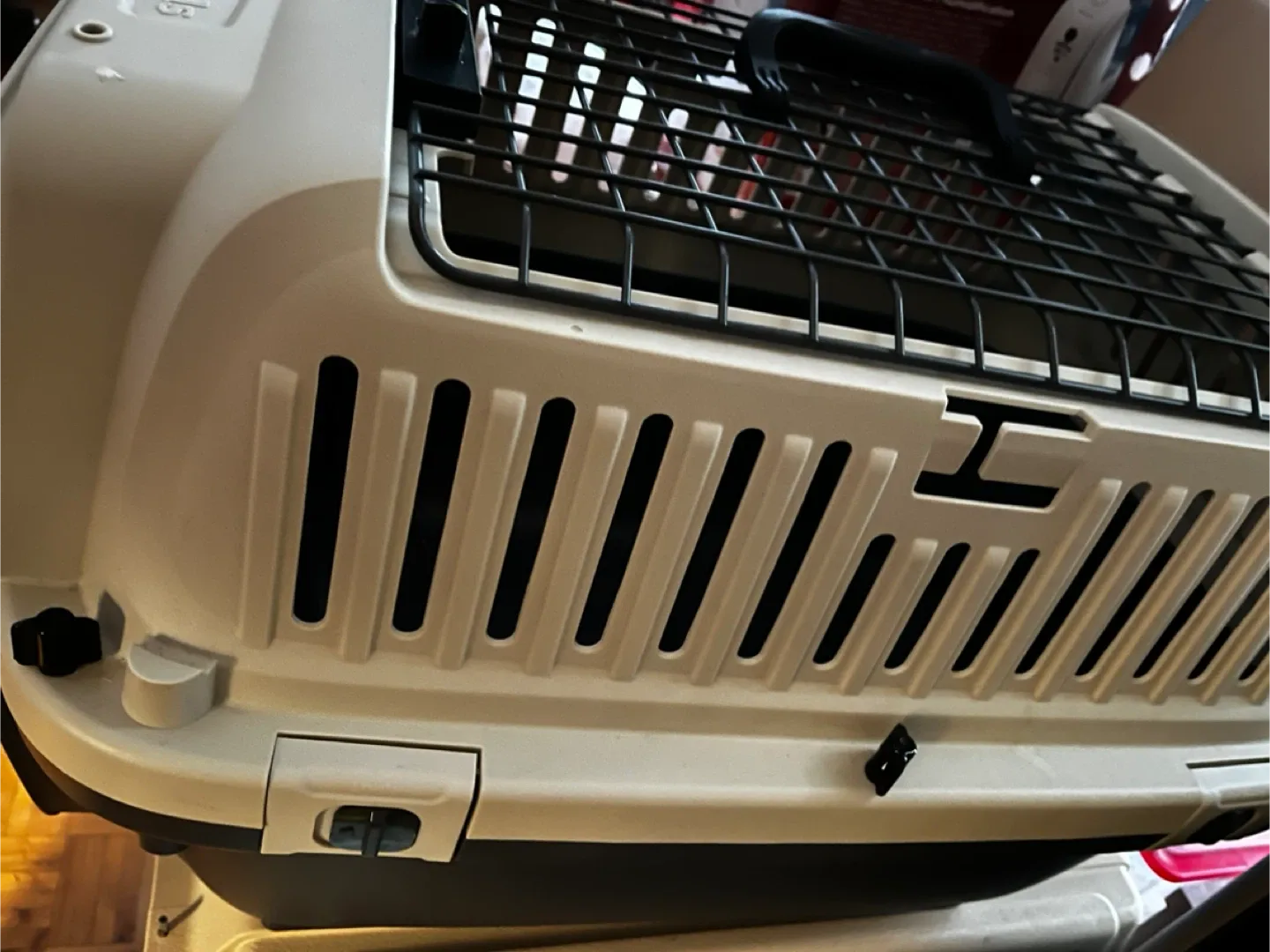 Essentials Pet Carrier (20”) image indicator(4)