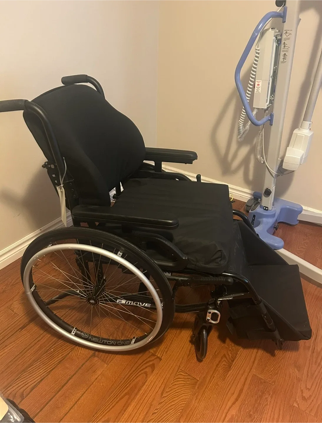 Move Newton One Wheelchair with Footrest image indicator(3)