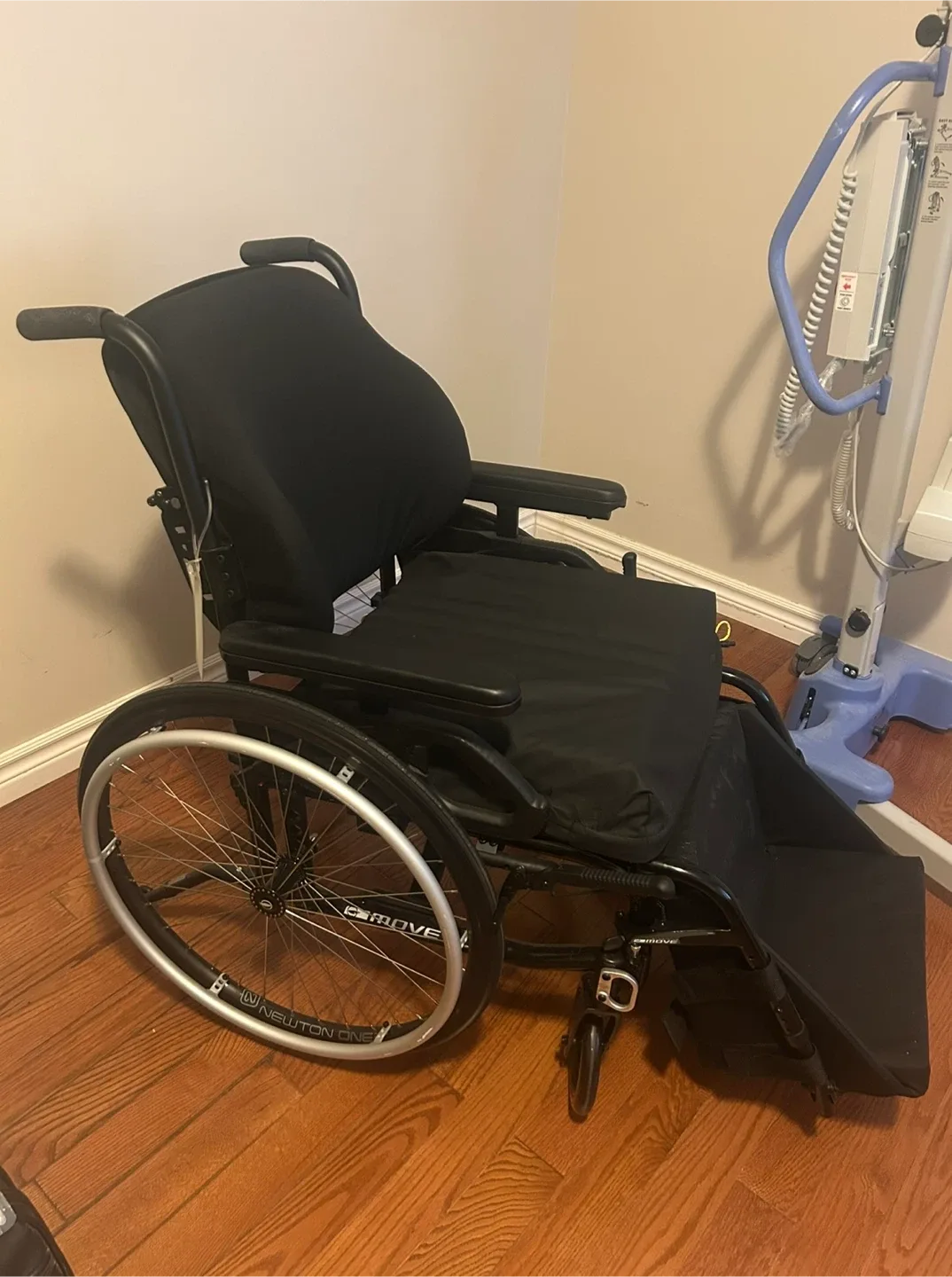 Move Newton One Wheelchair with Footrest image indicator(4)