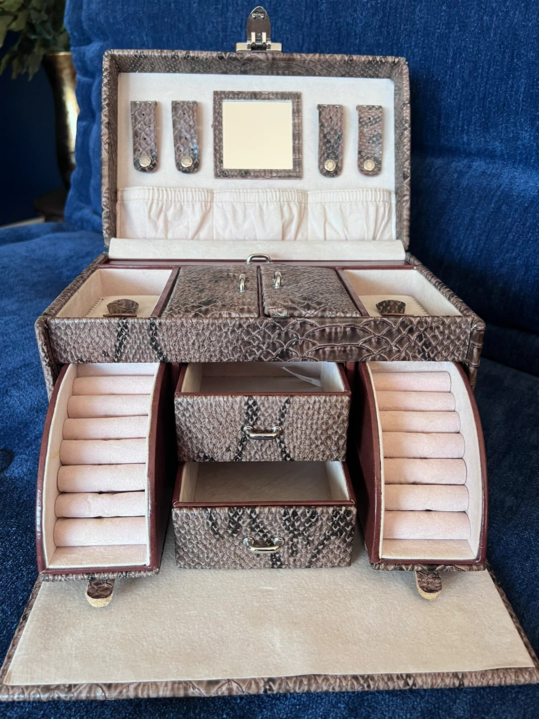 OMNIA Jewelry Box - Excellent Condition 🥕 - photo 3