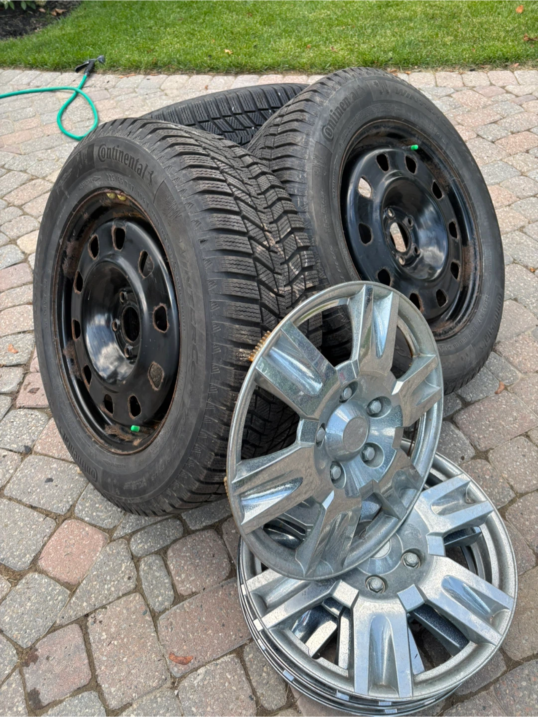Continental WinterContact Tires on Rims + Hubcaps - 225/65R17 - photo 3