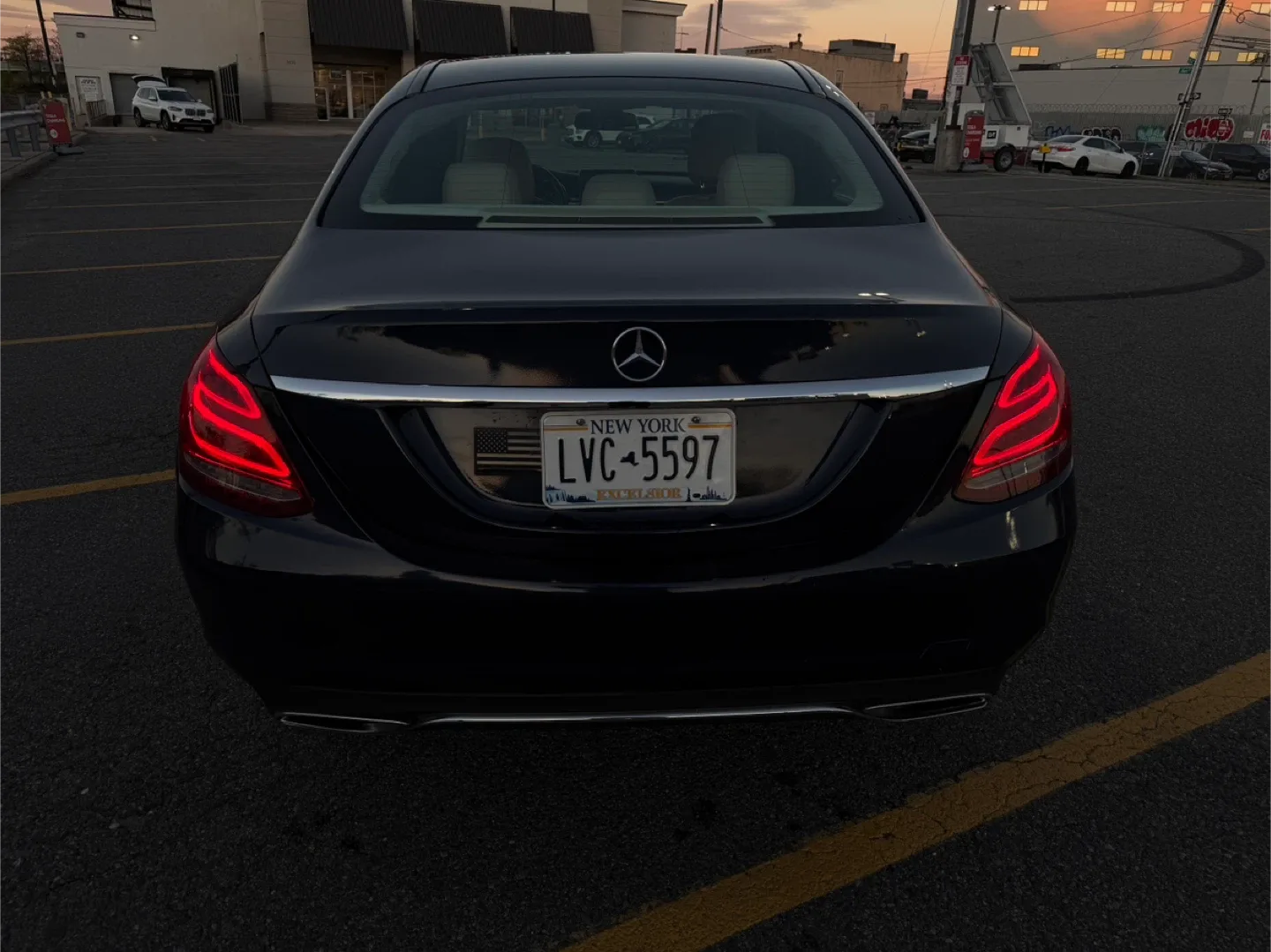 Mercedes-Benz C-Class Sedan image indicator(5)