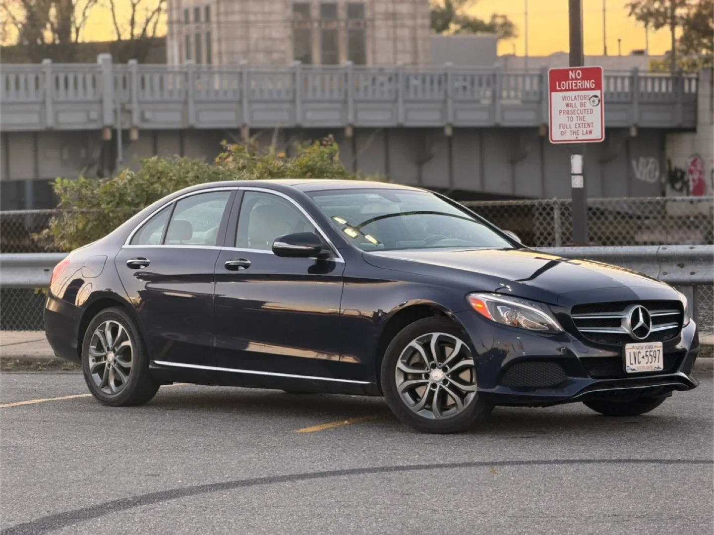 Mercedes-Benz C-Class Sedan image indicator(2)