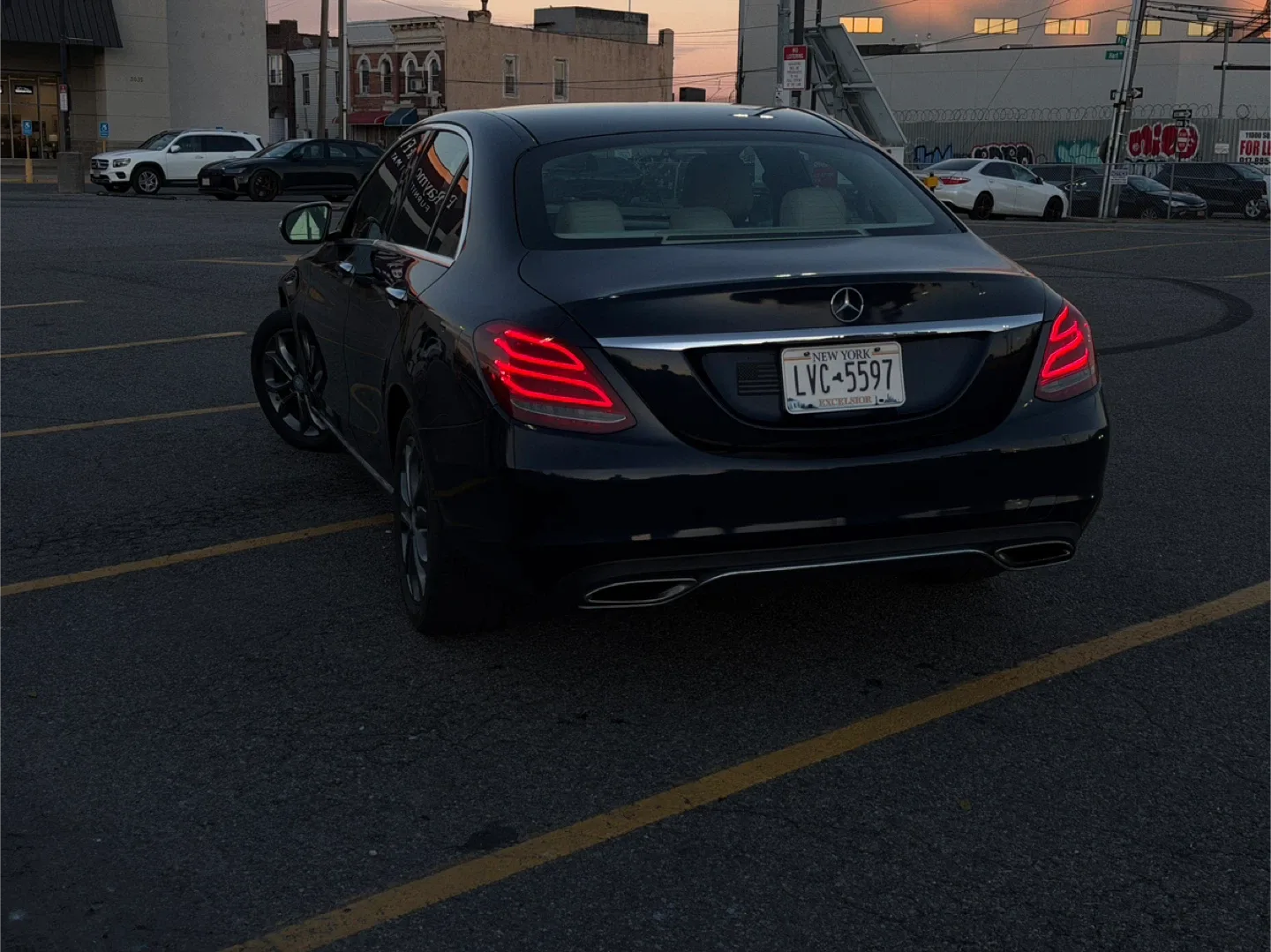 Mercedes-Benz C-Class Sedan image indicator(4)