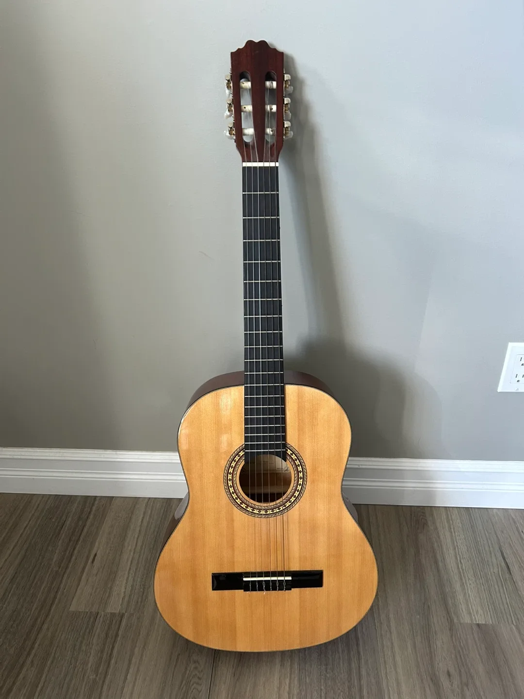 Left handed classical guitar image indicator(2)