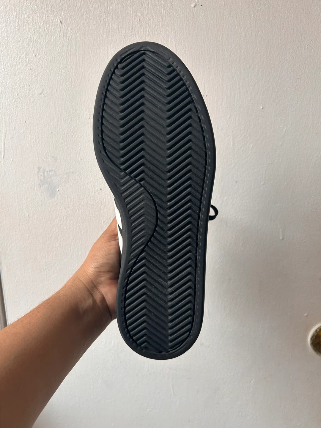 Adidas Snekers Size 9.5 - photo 3