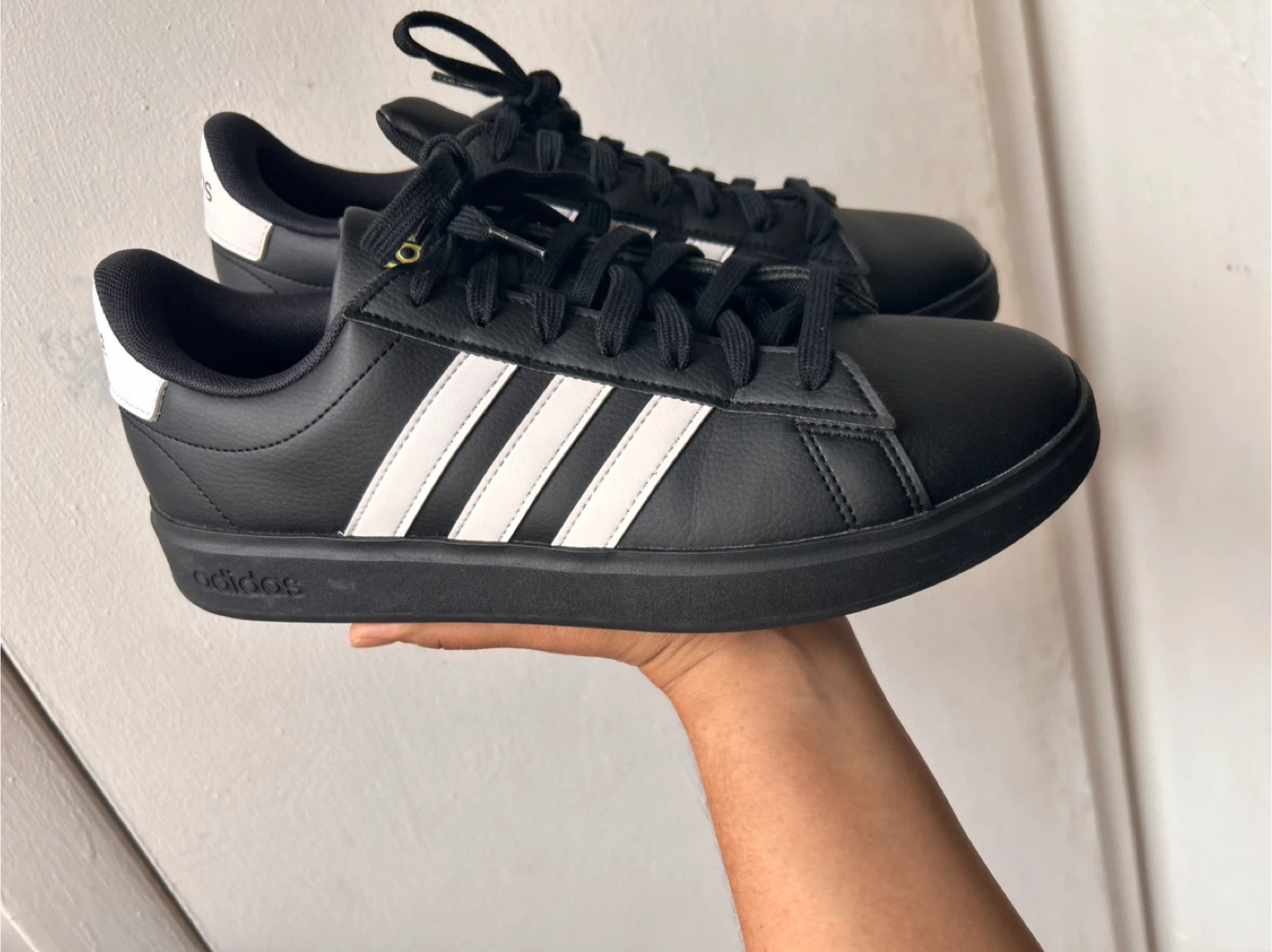 Adidas Snekers Size 9.5