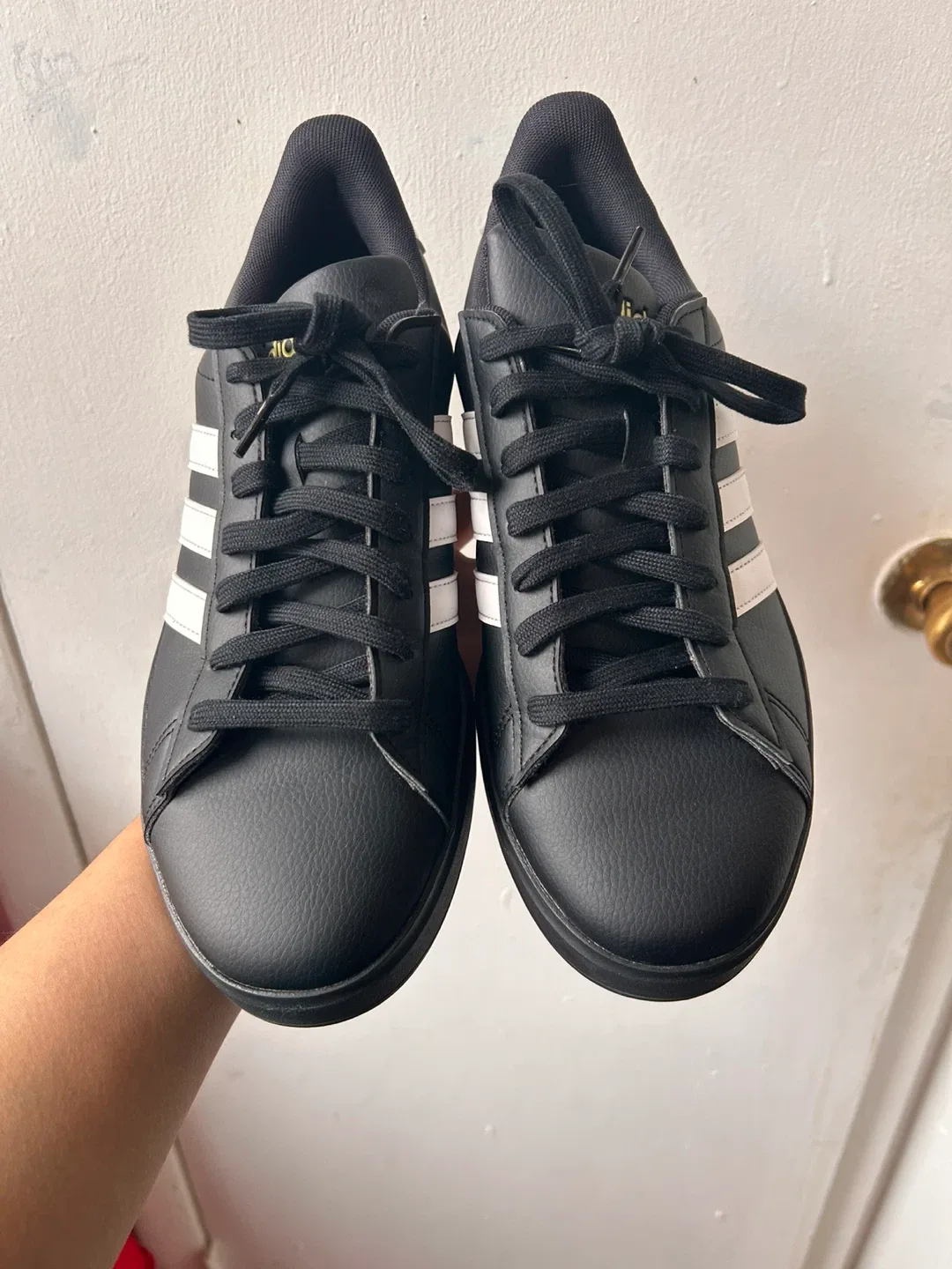 Adidas Snekers Size 9.5 image indicator(2)