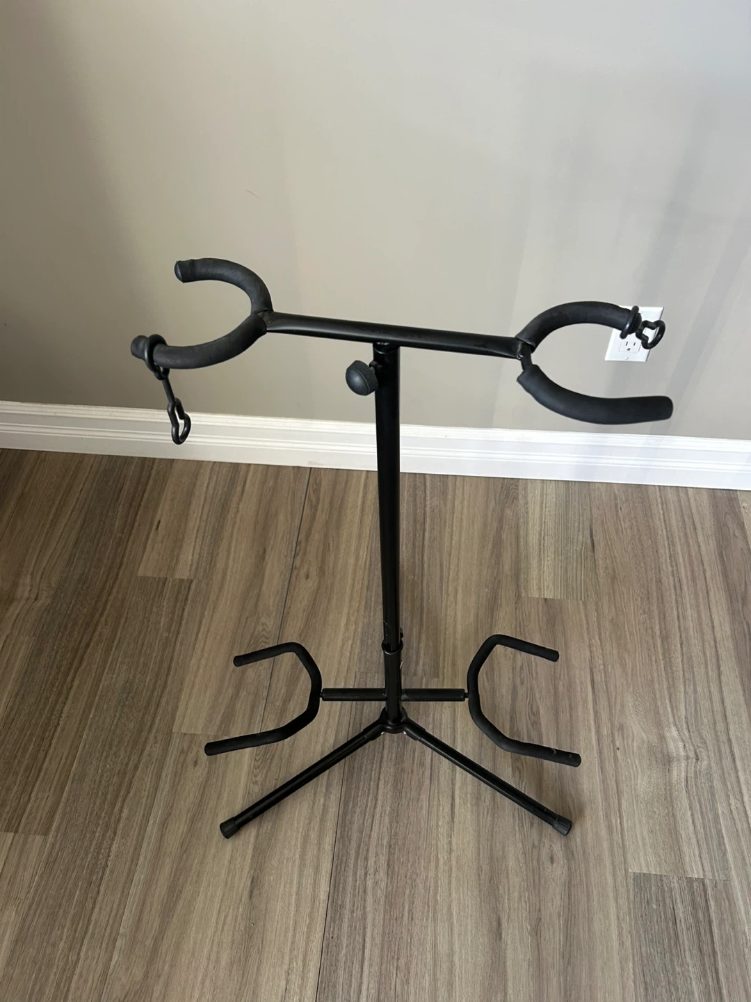 Double guitar stand