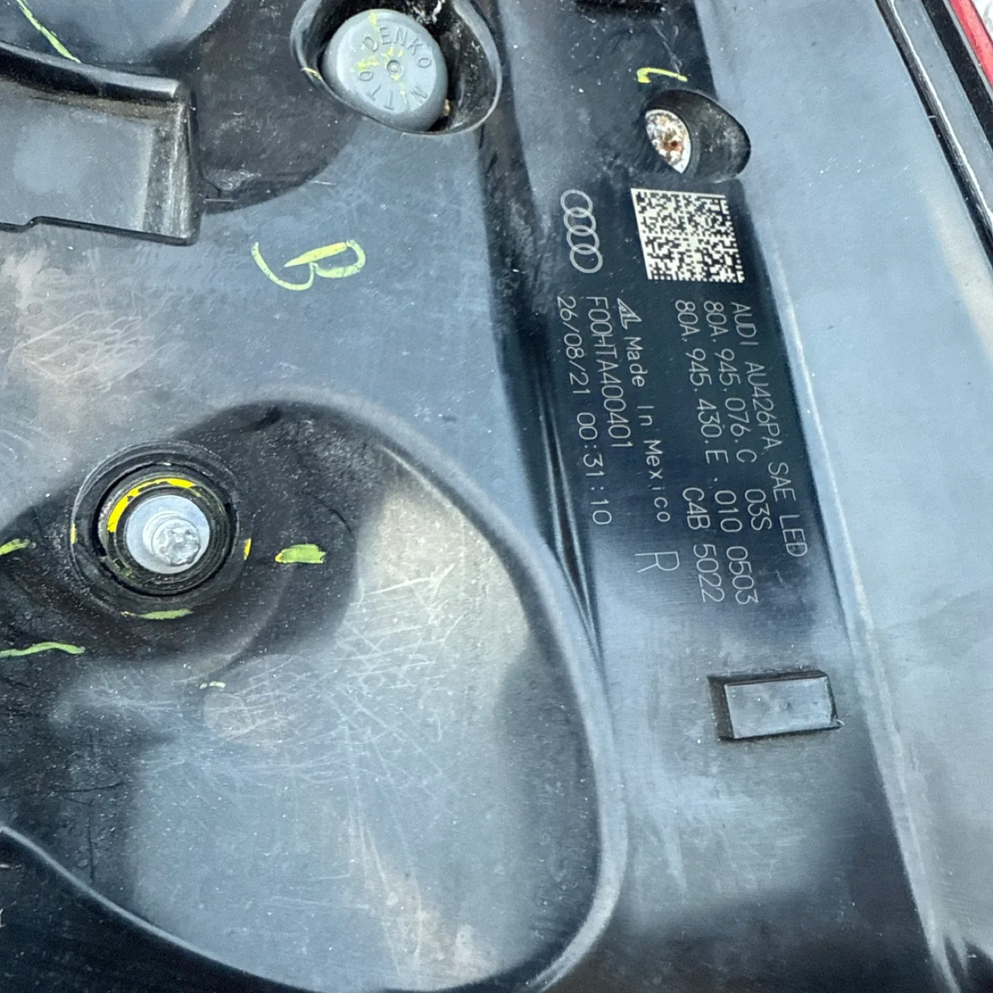 Audi Tail Lights - 80A.945.076.C & 80A.945.430.E image indicator(5)