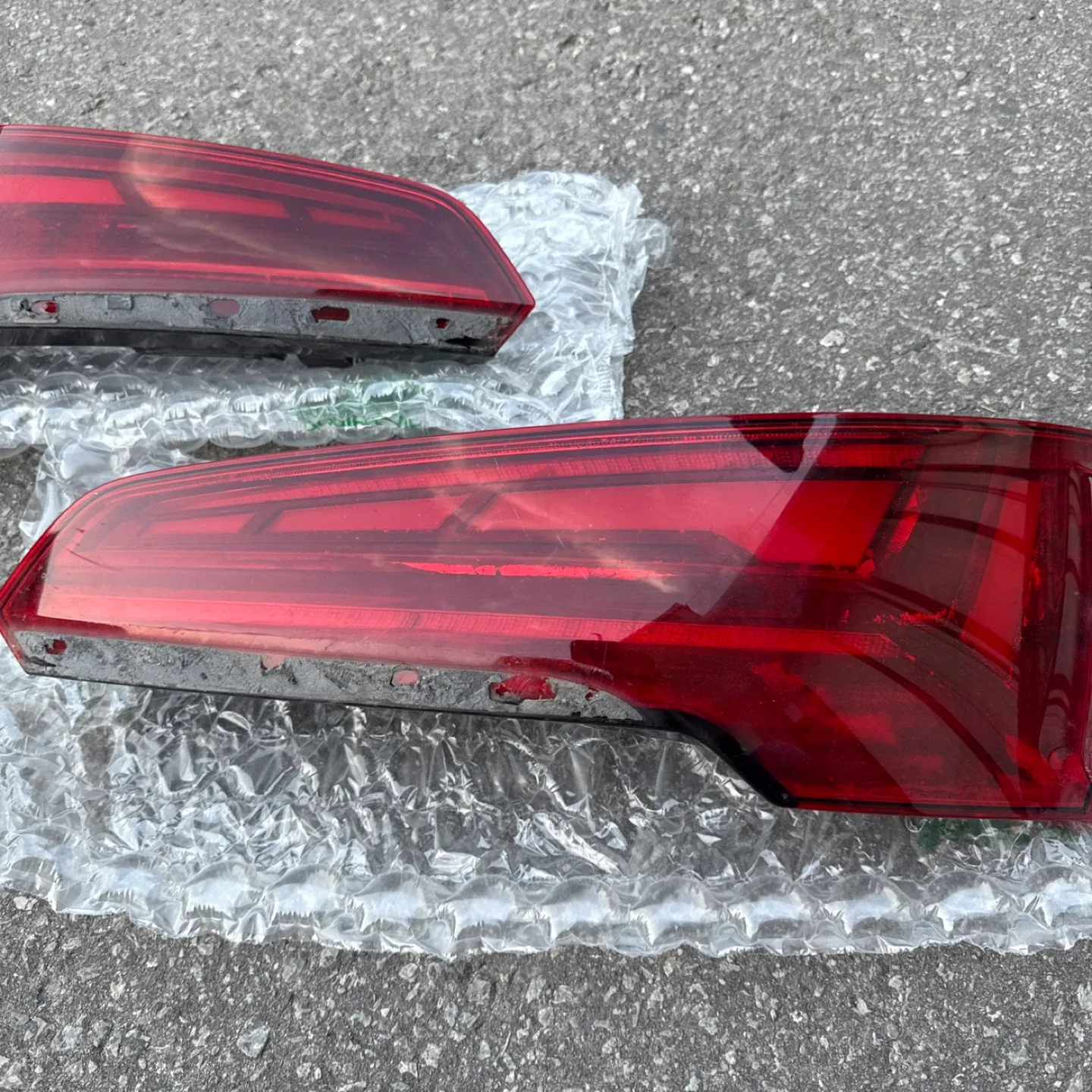 Audi Tail Lights - 80A.945.076.C & 80A.945.430.E image indicator(2)