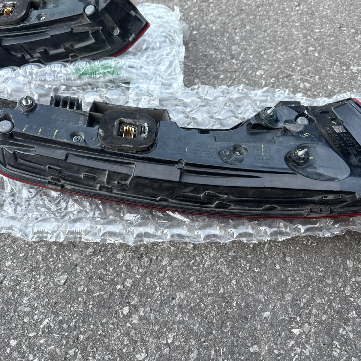 Audi Tail Lights - 80A.945.076.C & 80A.945.430.E image indicator(4)