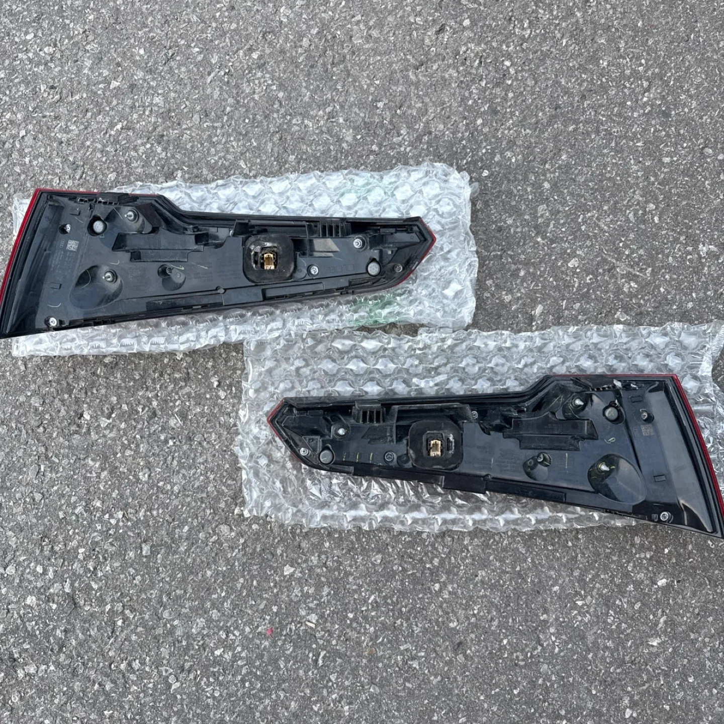 Audi Tail Lights - 80A.945.076.C & 80A.945.430.E image indicator(3)