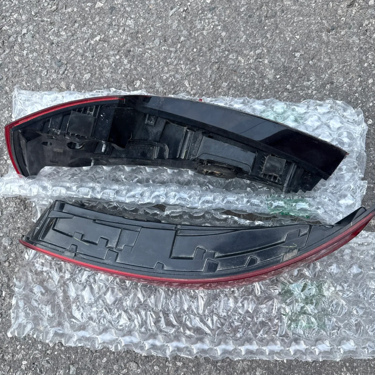 Audi Tail Lights - 80A.945.076.C & 80A.945.430.E image indicator(8)