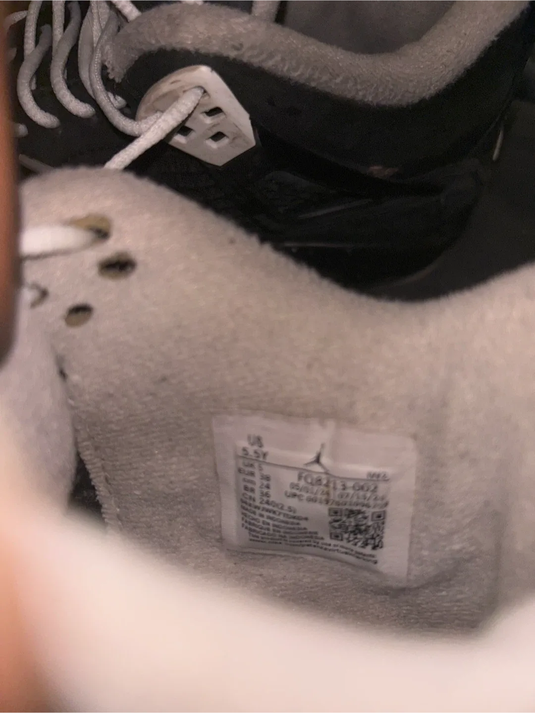 Jordan 4 Retro (GS) Size 5.5Y image indicator(2)