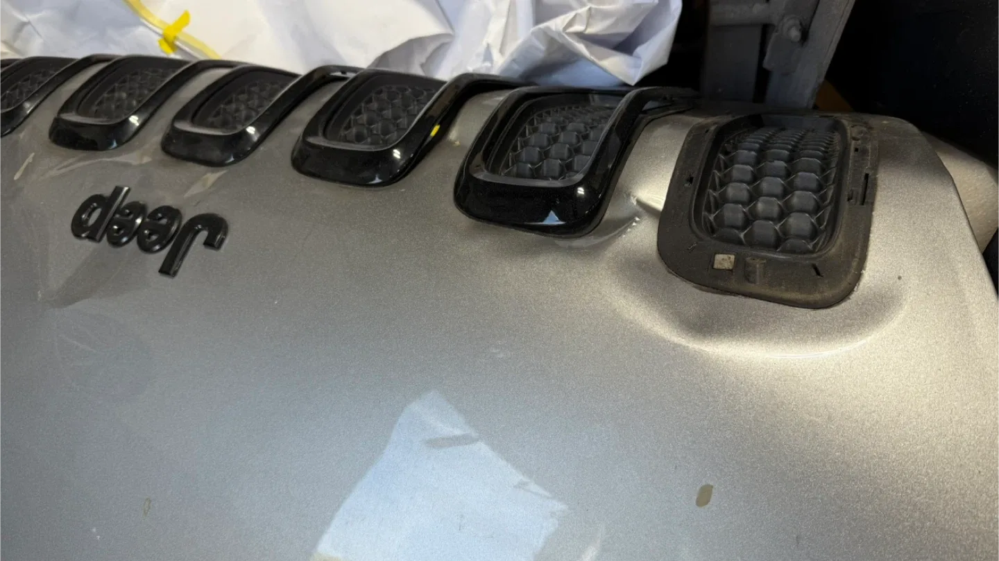 Jeep Hood - Silver image indicator(3)