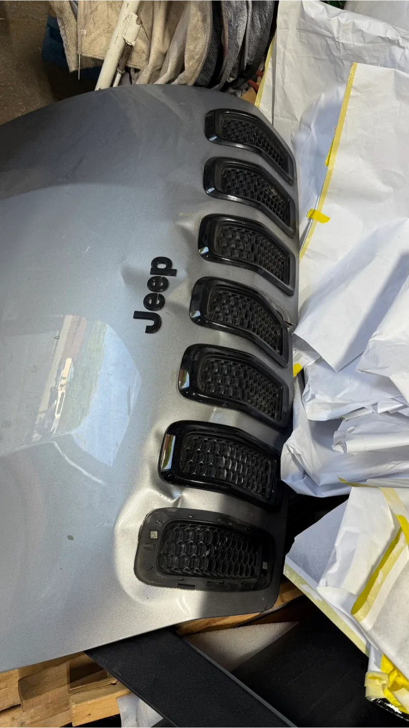 Jeep Hood - Silver image indicator(2)