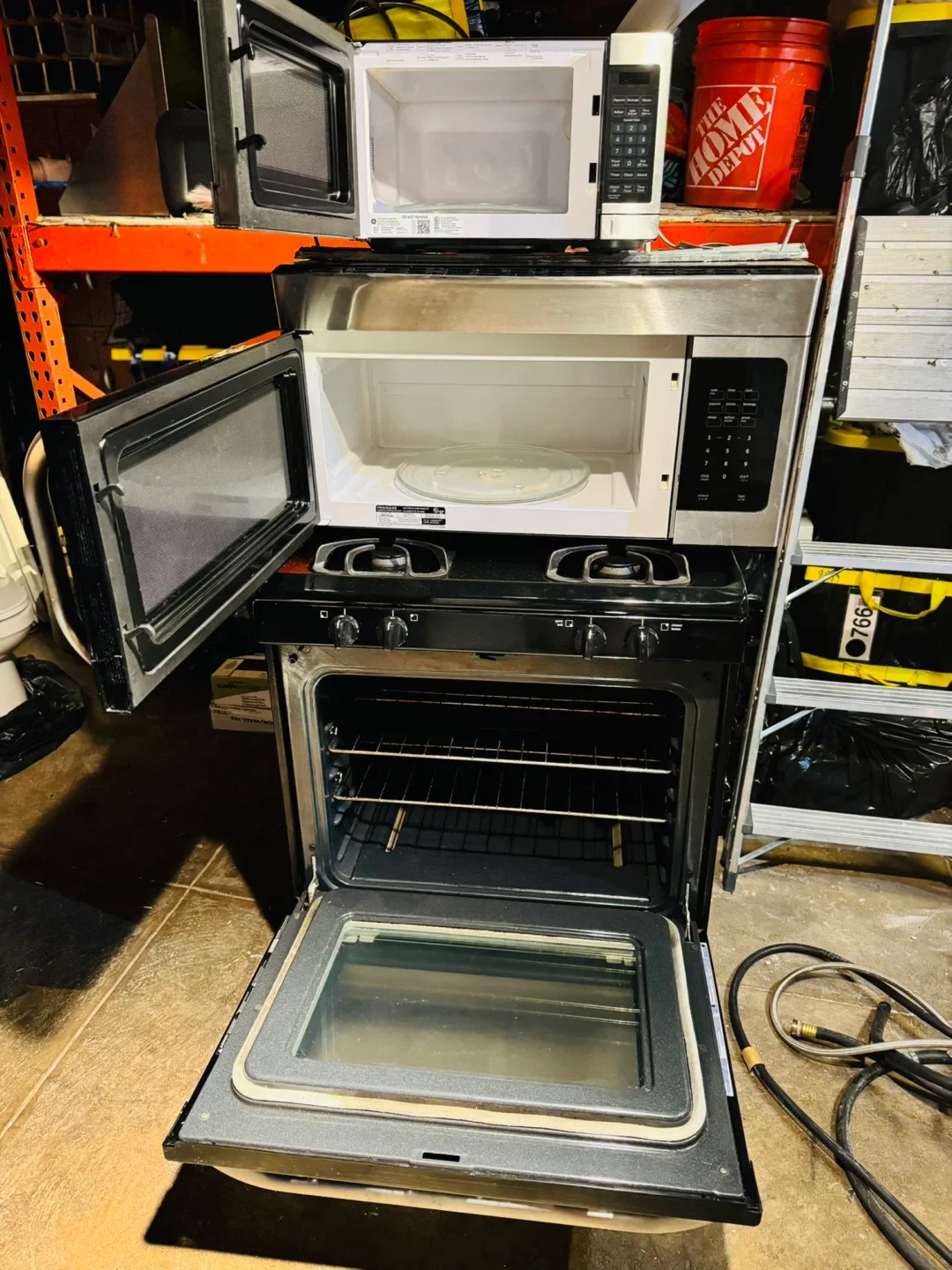 Frigidaire Gas Range Oven & Microwave Combo image indicator(2)