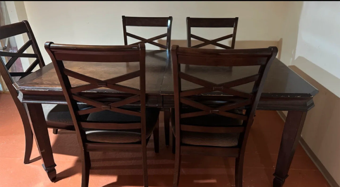 Dining Table with 6 Chairs, Leduc area image indicator(2)
