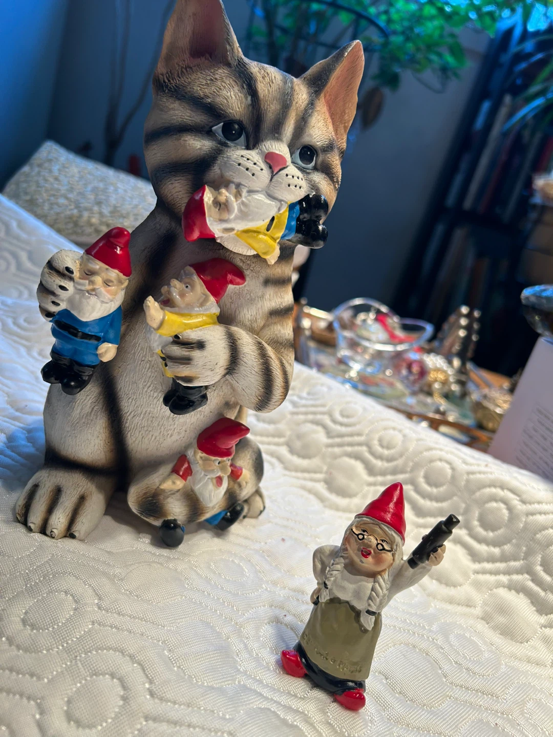 Cat Holding Gnomes Garden Statue - photo 2