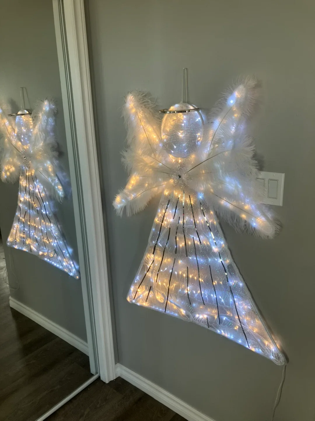 Lighted Angel Christmas Decoration thumbnail