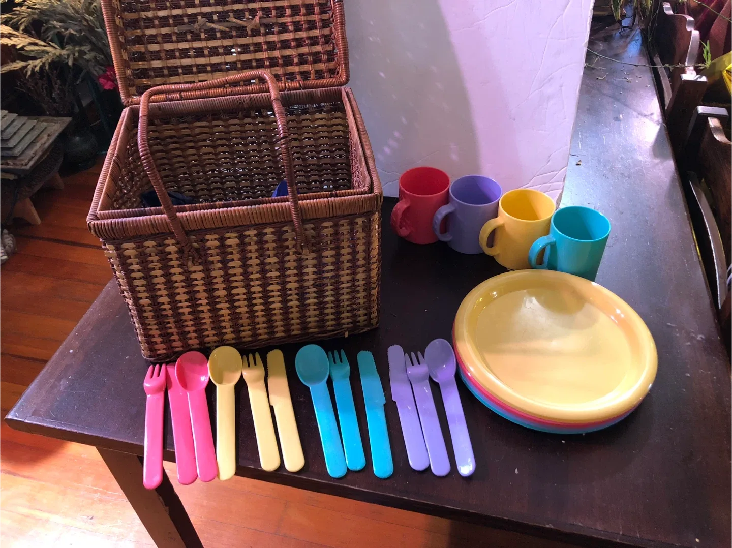 Picnic Basket. image indicator(3)