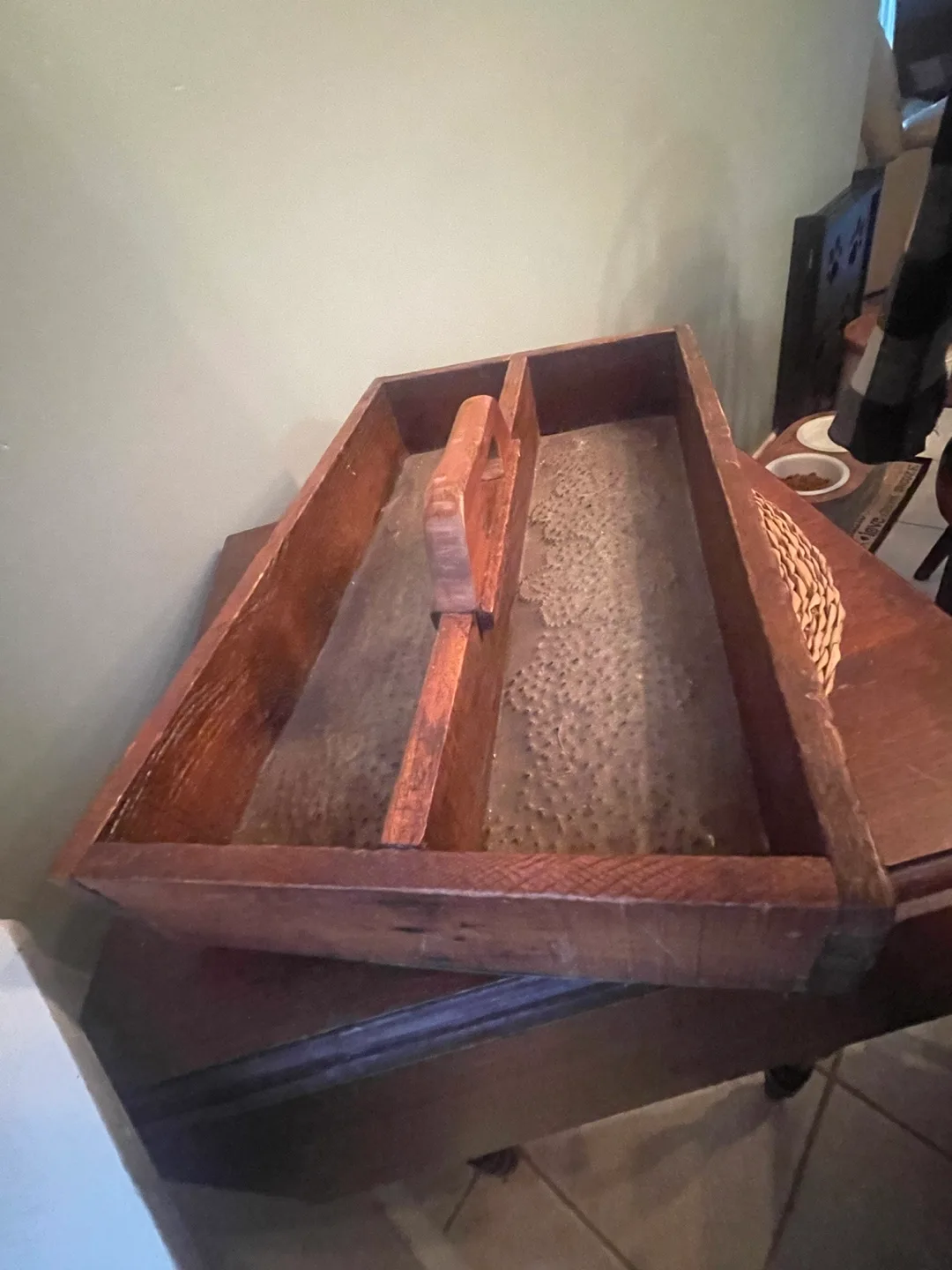 🥕Vintage Wooden Tool Carrier image indicator(5)