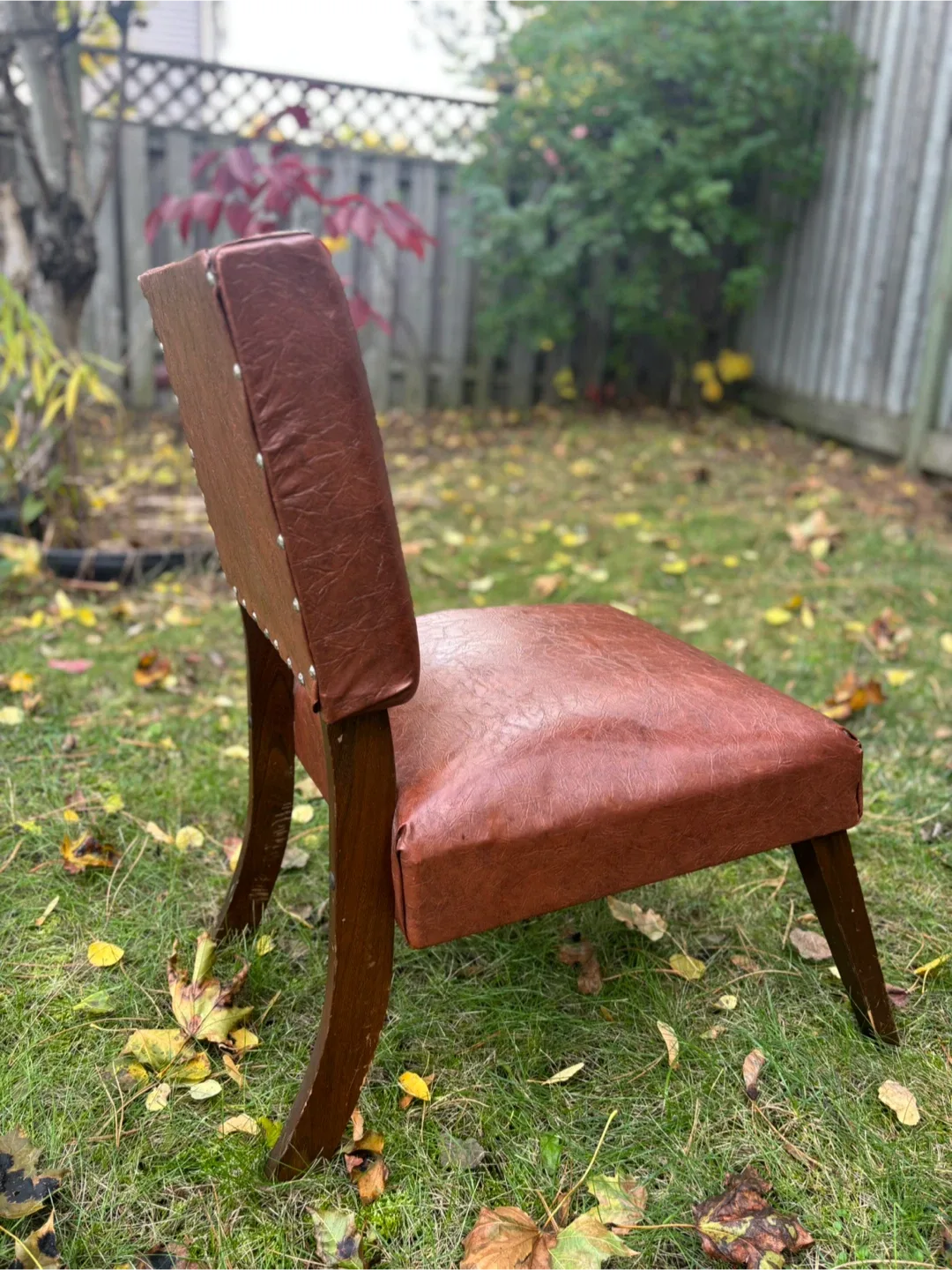 Vintage Brown Vinyl Chair image indicator(2)