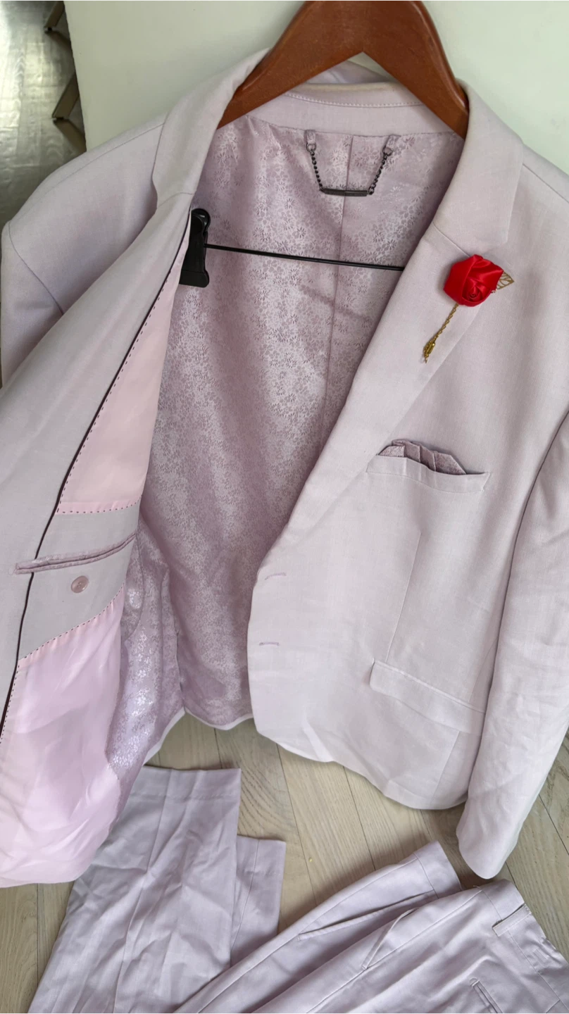 Light Purple Suit with Rose Pin - photo 3