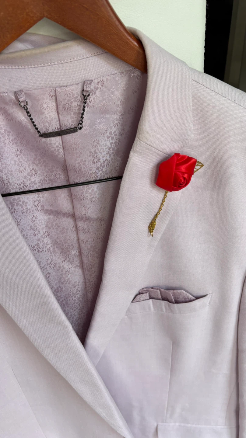 Light Purple Suit with Rose Pin - photo 4