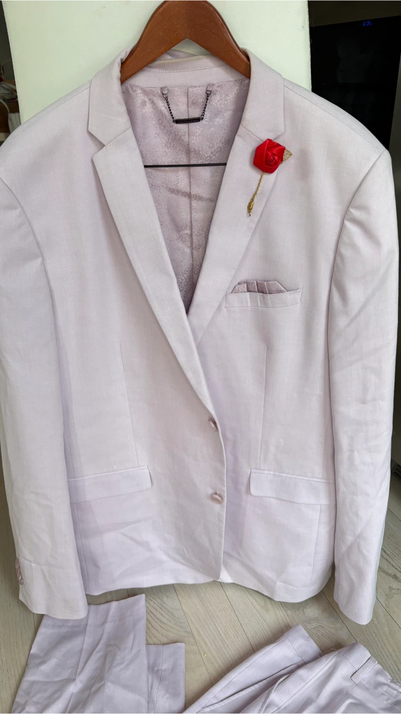Light Purple Suit with Rose Pin - photo 2