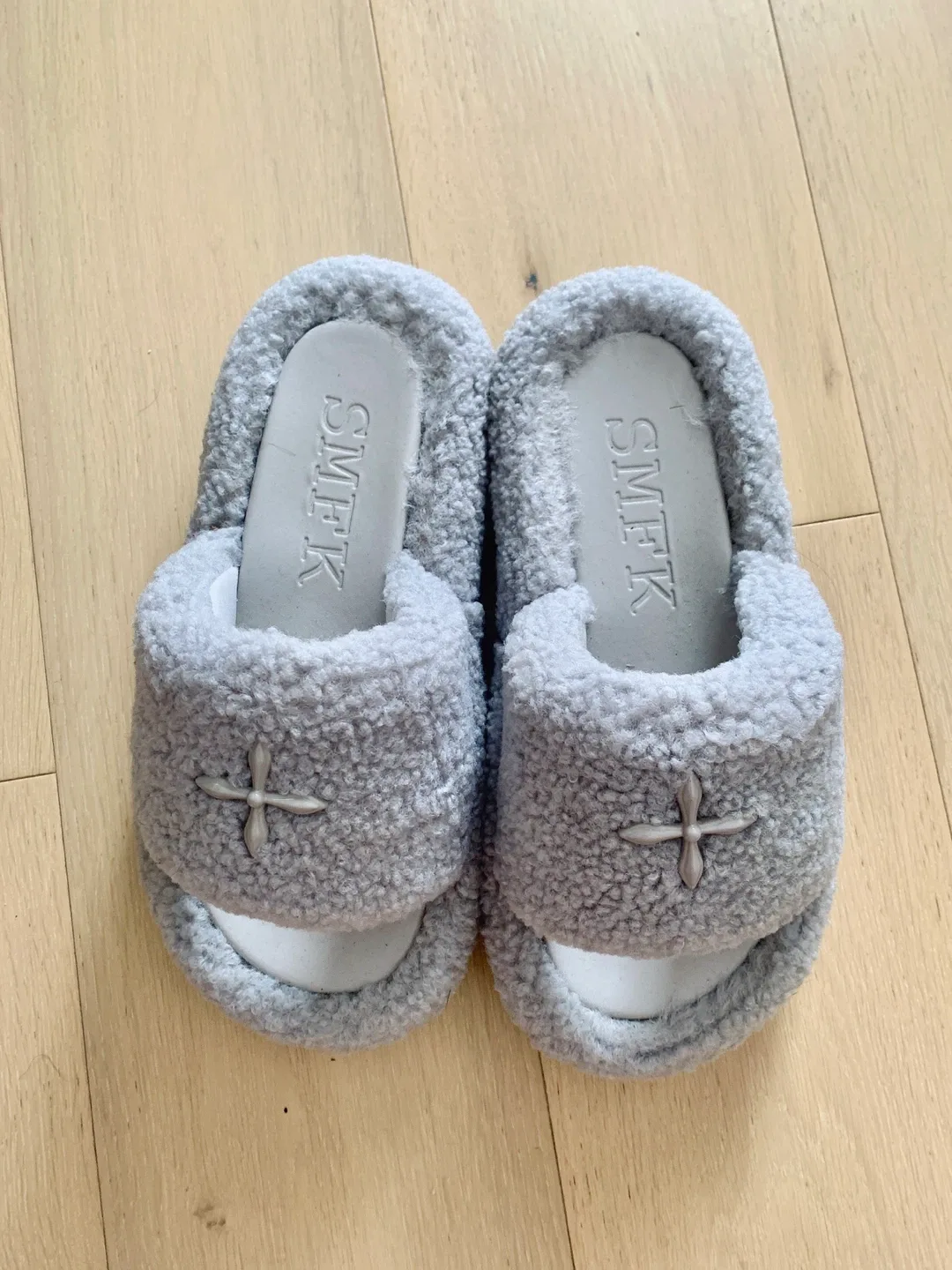 SMFK Grey Sherpa Slippers image indicator(2)