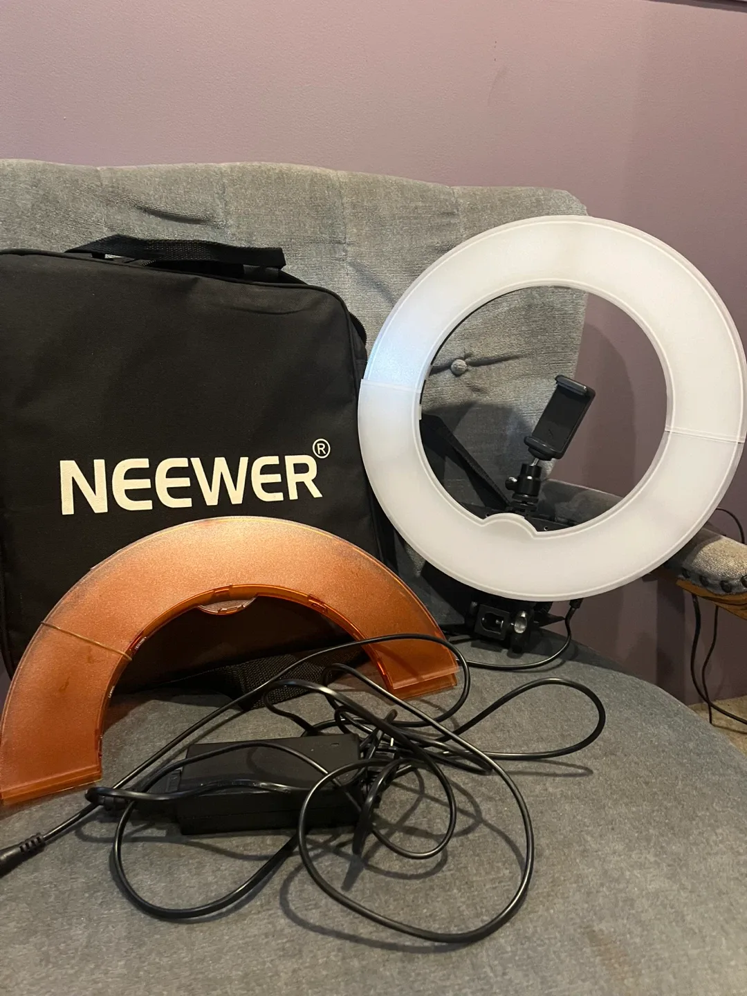 Neewer Ring Light with Bag image indicator(2)