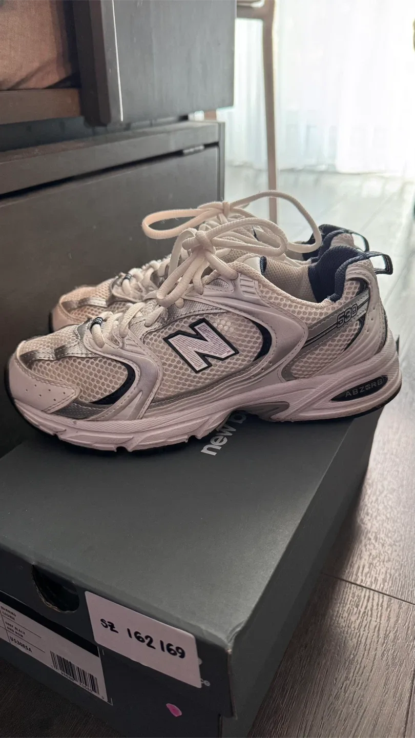 New Balance 530 White/Silver, Size 4.5/6 image indicator(2)