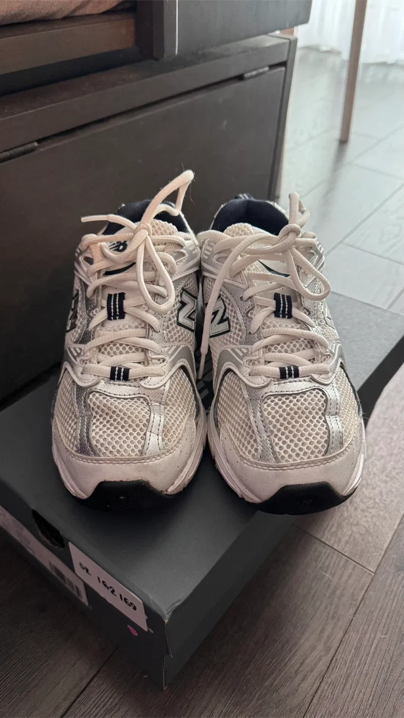 New Balance 530 White/Silver, Size 4.5/6 image indicator(3)