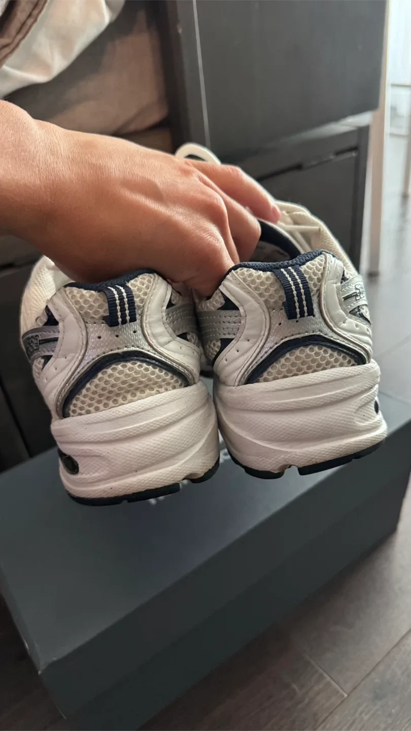 New Balance 530 White/Silver, Size 4.5/6 image indicator(4)