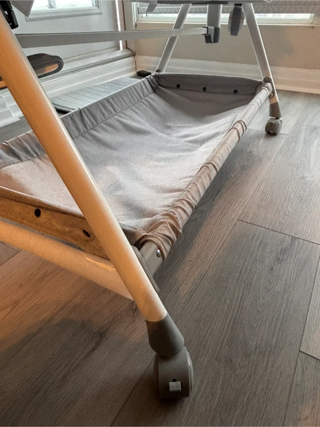 Baby Bassinet without toys image indicator(4)