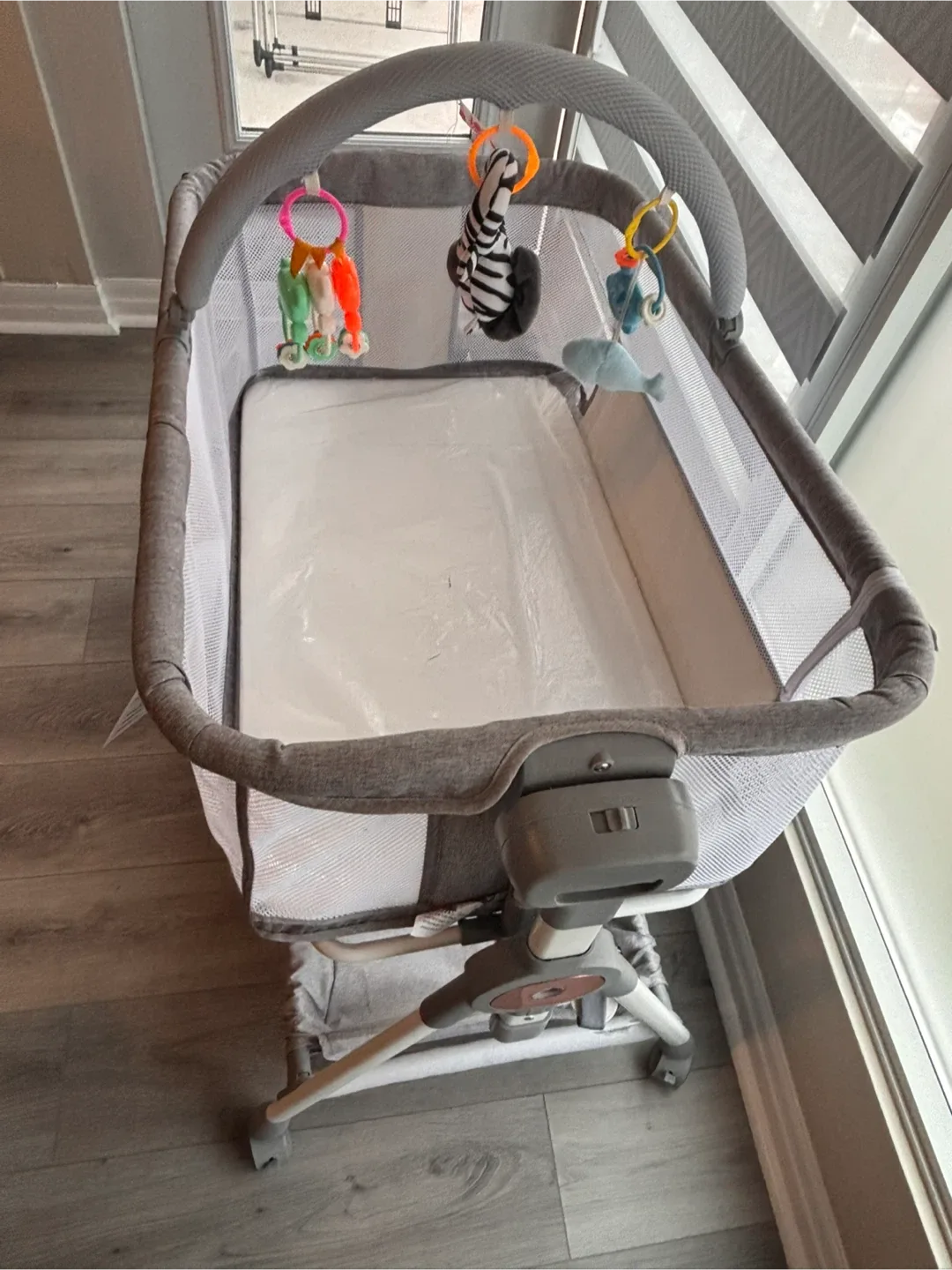 Baby Bassinet without toys image indicator(6)