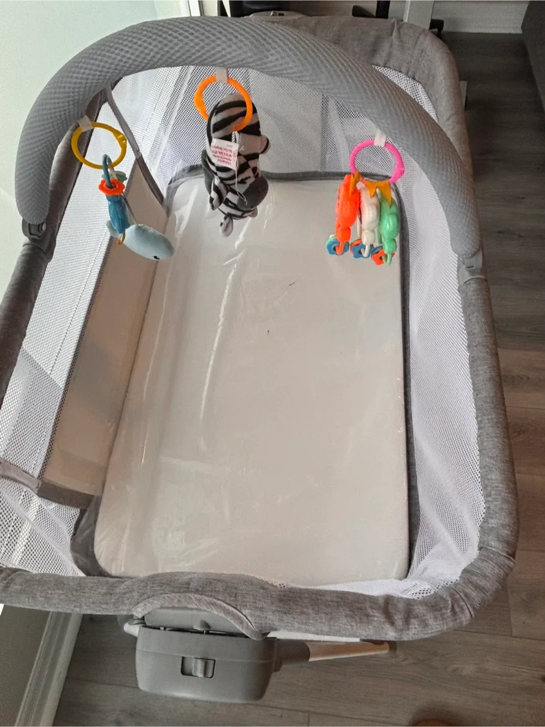 Baby Bassinet without toys image indicator(5)