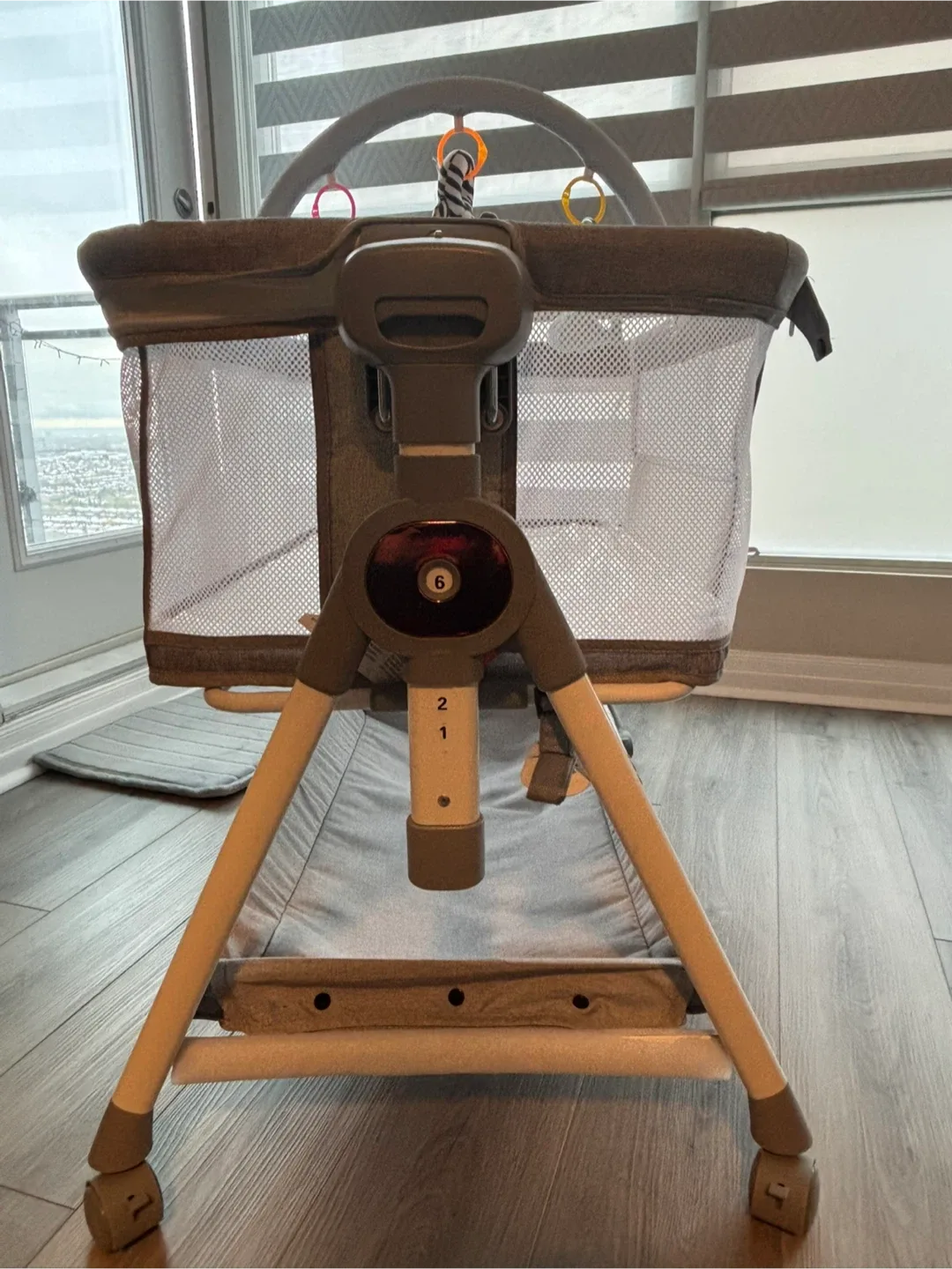 Baby Bassinet without toys image indicator(2)