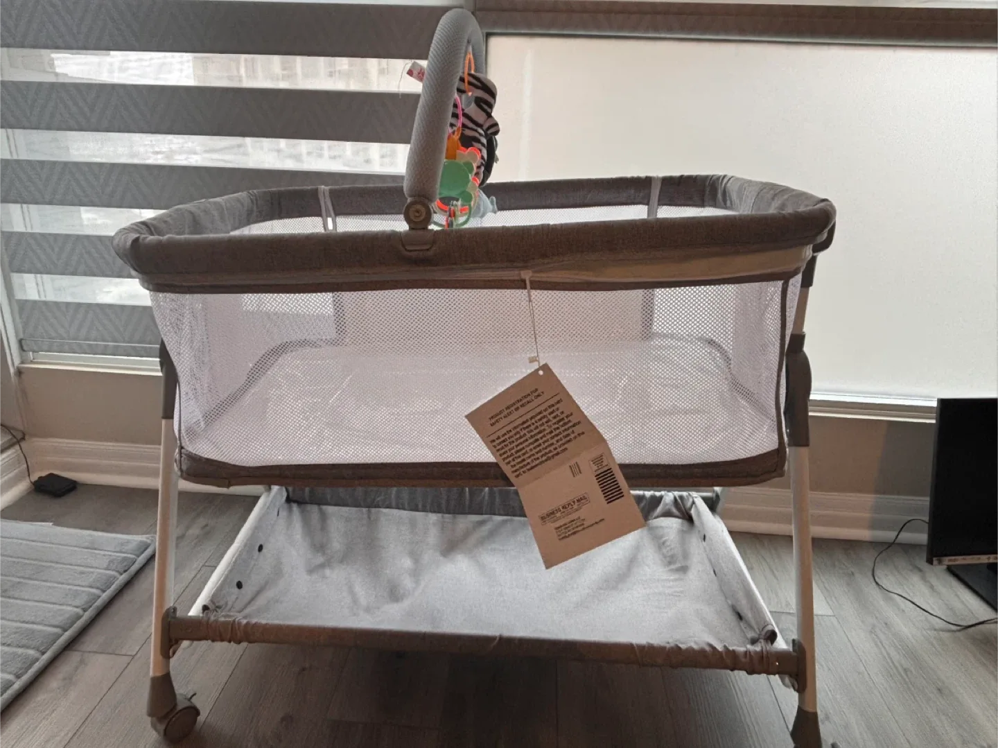 Baby Bassinet without toys image indicator(7)