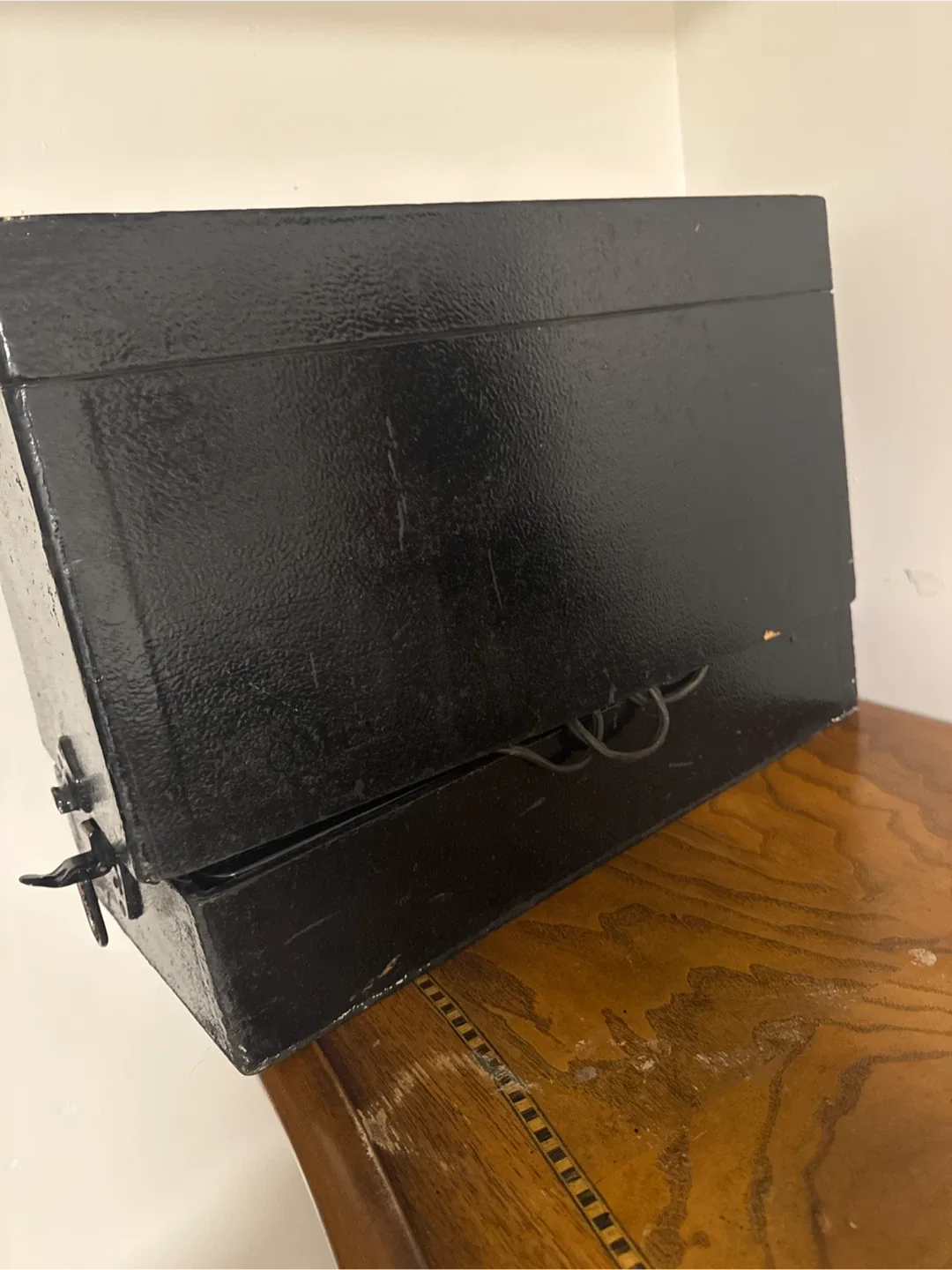 Vintage White Sewing Machine image indicator(2)